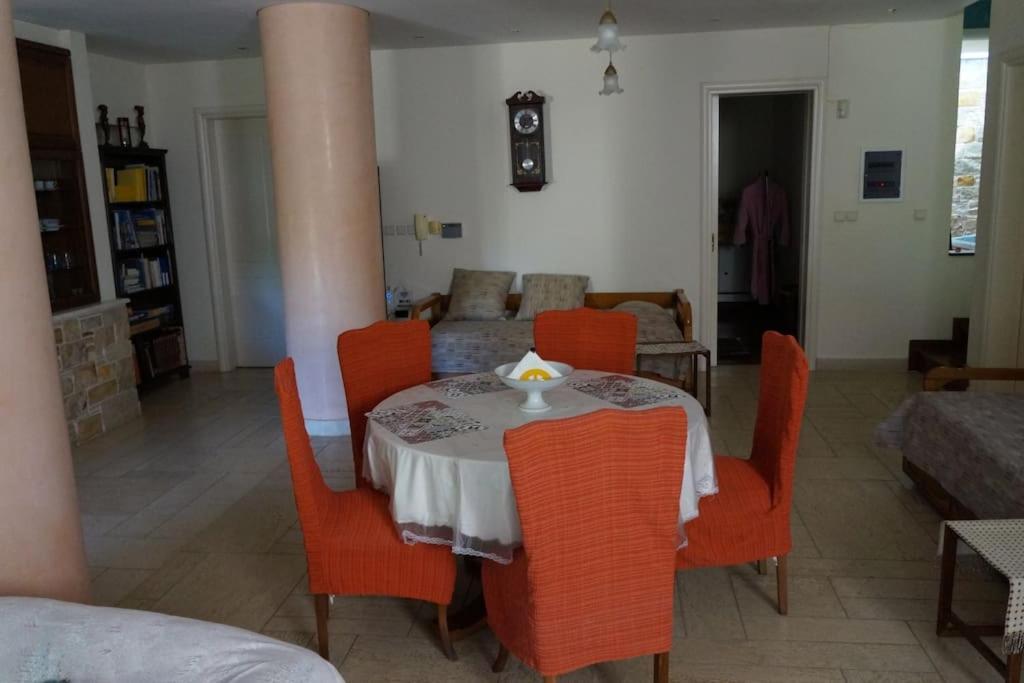 Apartment with a garden, BBQ, swimming pool&jacuzzi Dhráfi Buitenkant foto