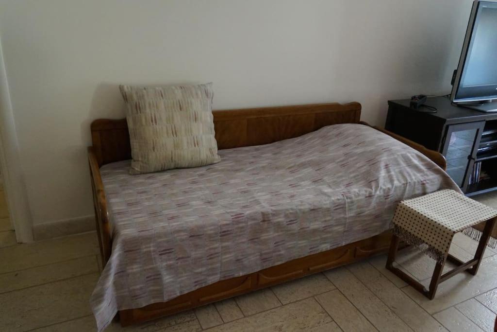 Apartment with a garden, BBQ, swimming pool&jacuzzi Dhráfi Buitenkant foto