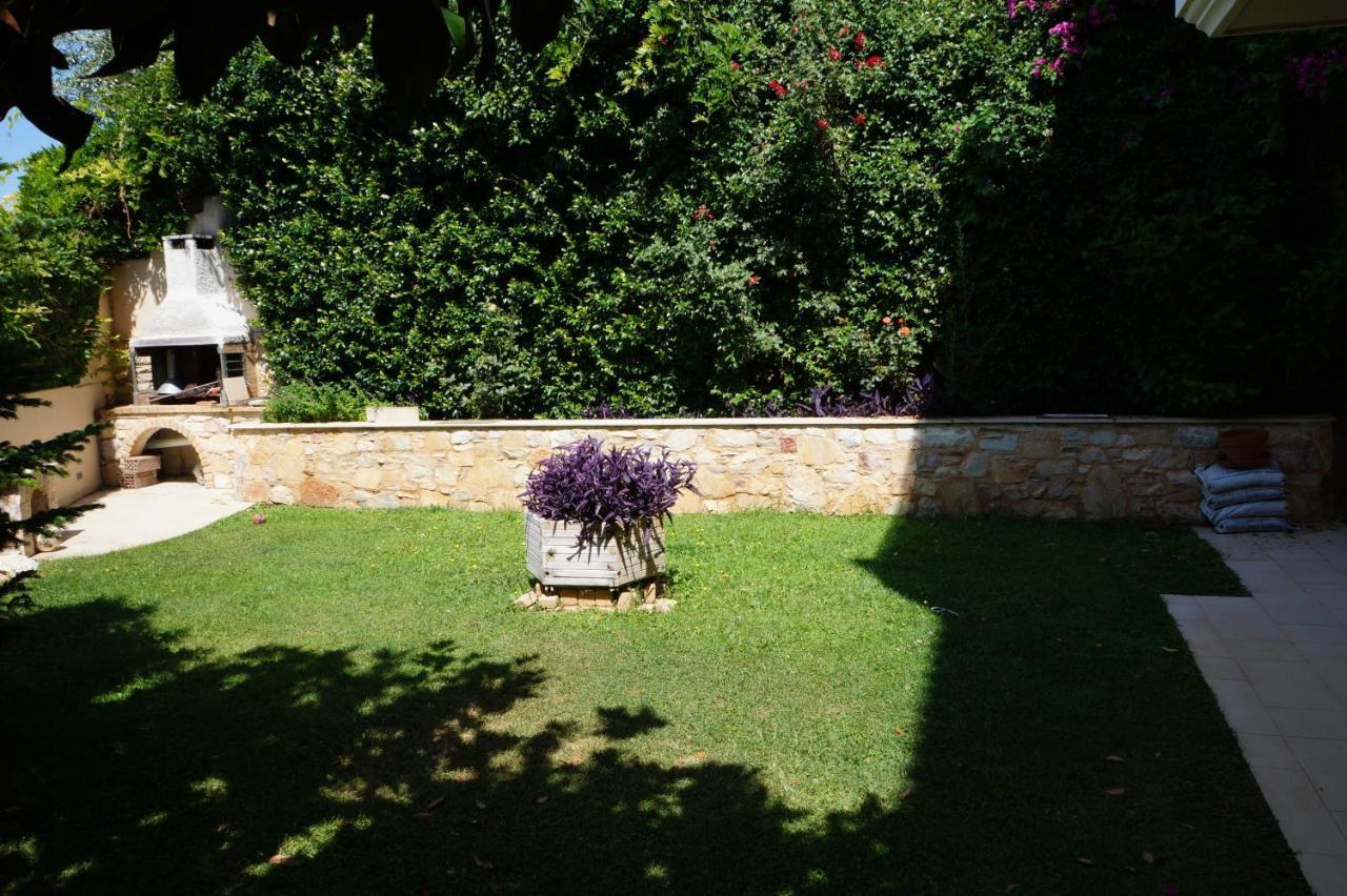 Apartment with a garden, BBQ, swimming pool&jacuzzi Dhráfi Buitenkant foto
