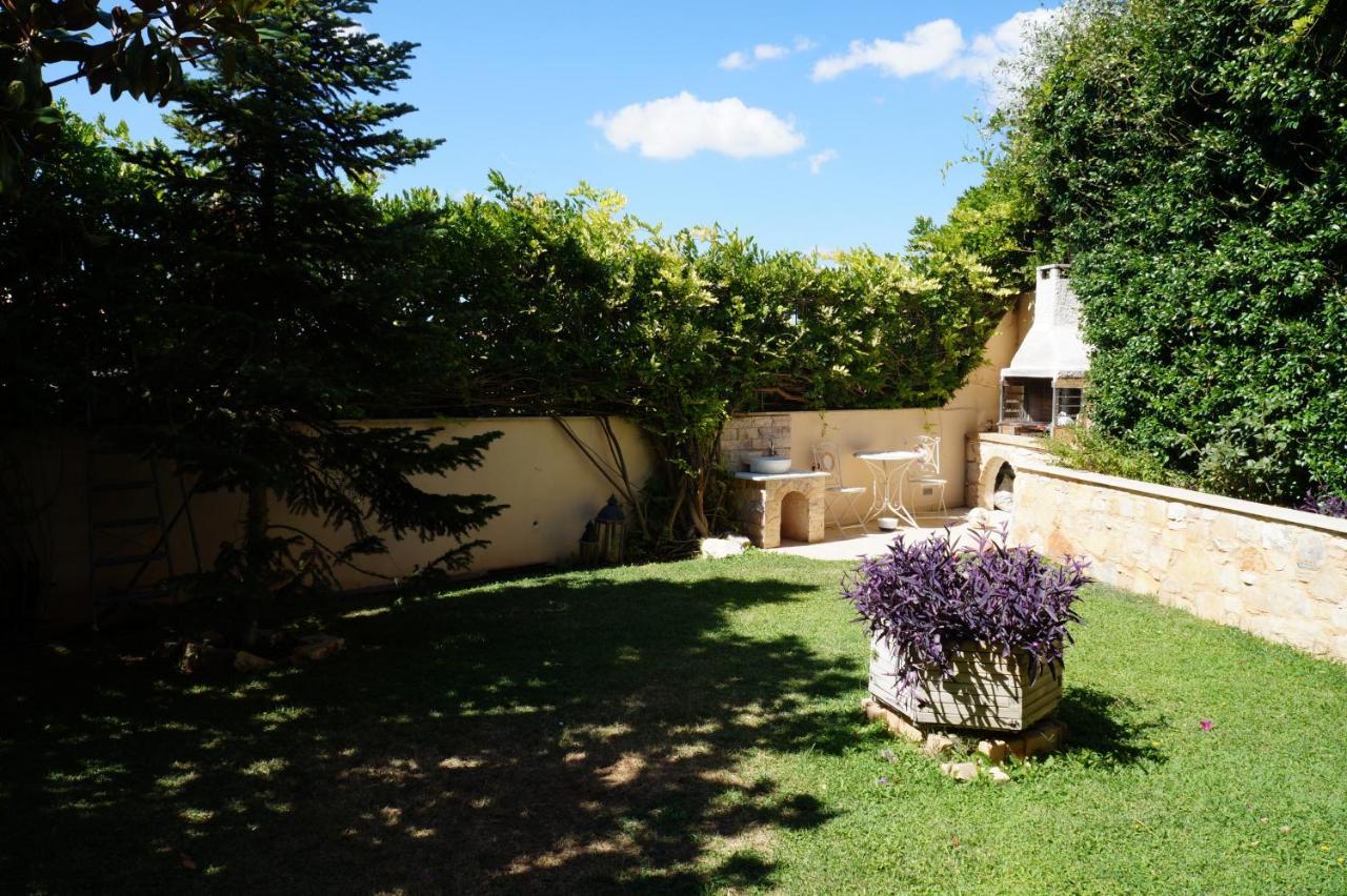 Apartment with a garden, BBQ, swimming pool&jacuzzi Dhráfi Buitenkant foto