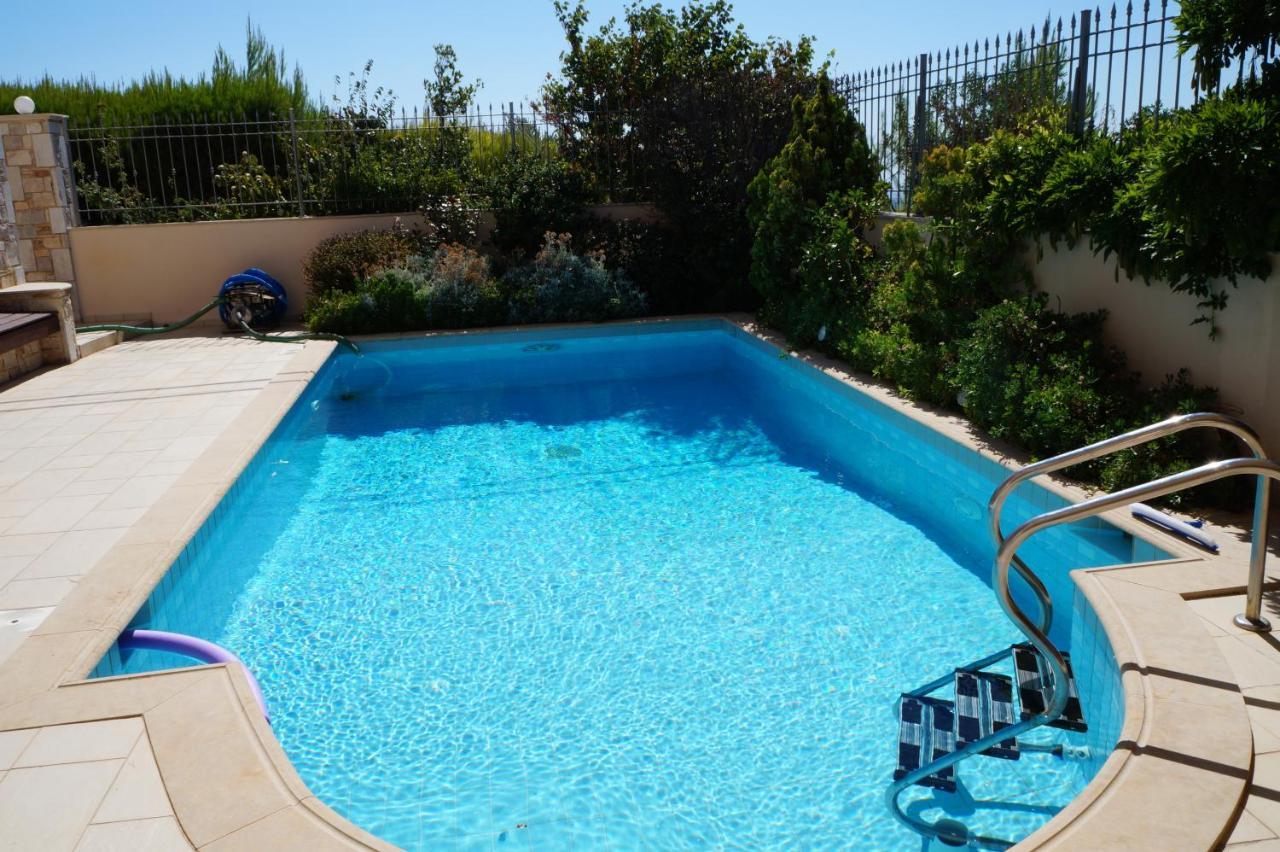 Apartment with a garden, BBQ, swimming pool&jacuzzi Dhráfi Buitenkant foto